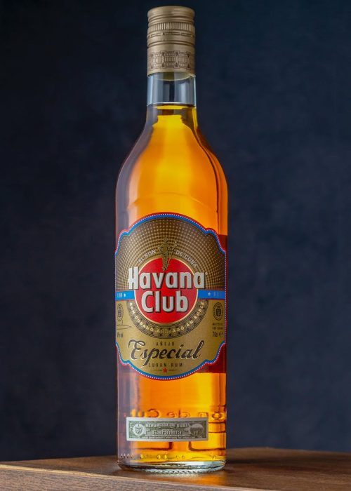 free-photo-of-alcohol-beber-botella-havana-club